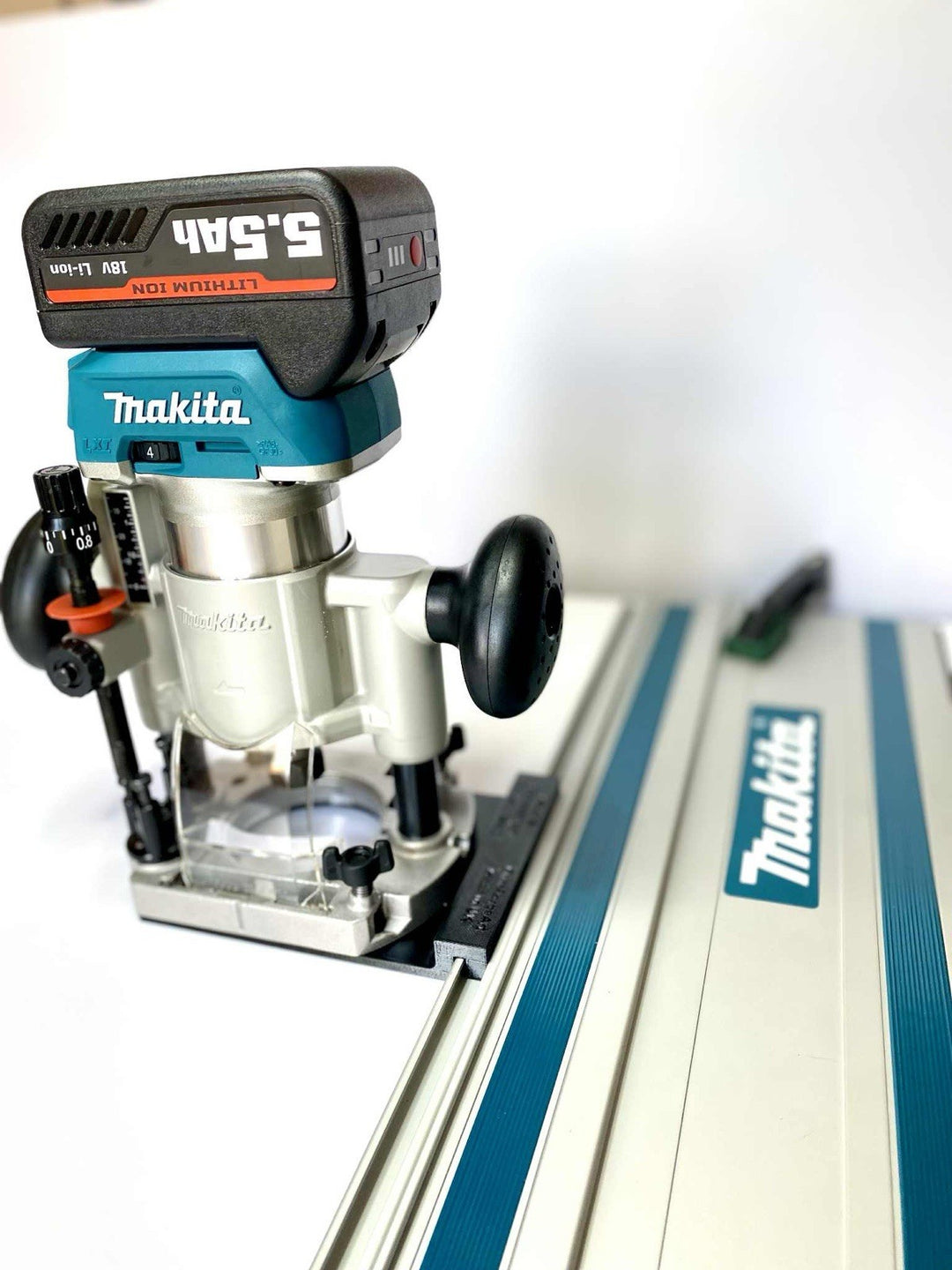 Makita Plunge Base Adapter  for DRT50 / RT0700 / RT0701 /   Routers Makita Rail