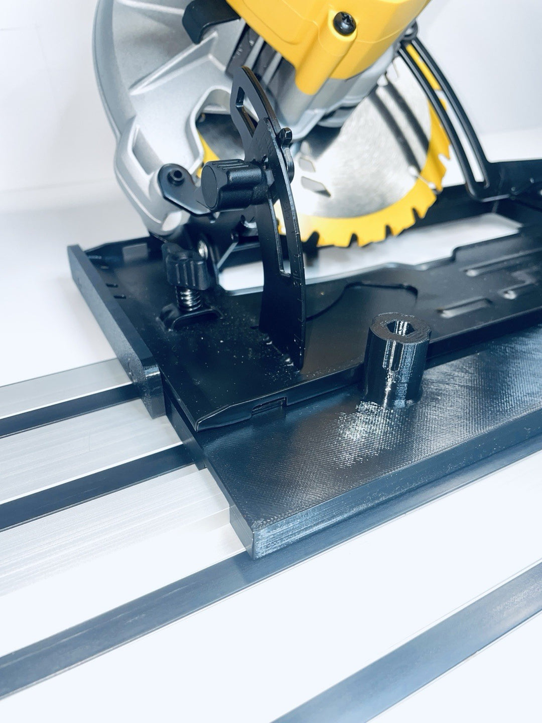 DeWalt DWE560 DWE560K Guide Rail Adapter Base for DeWalt Track System 45° Angle Cutting Version