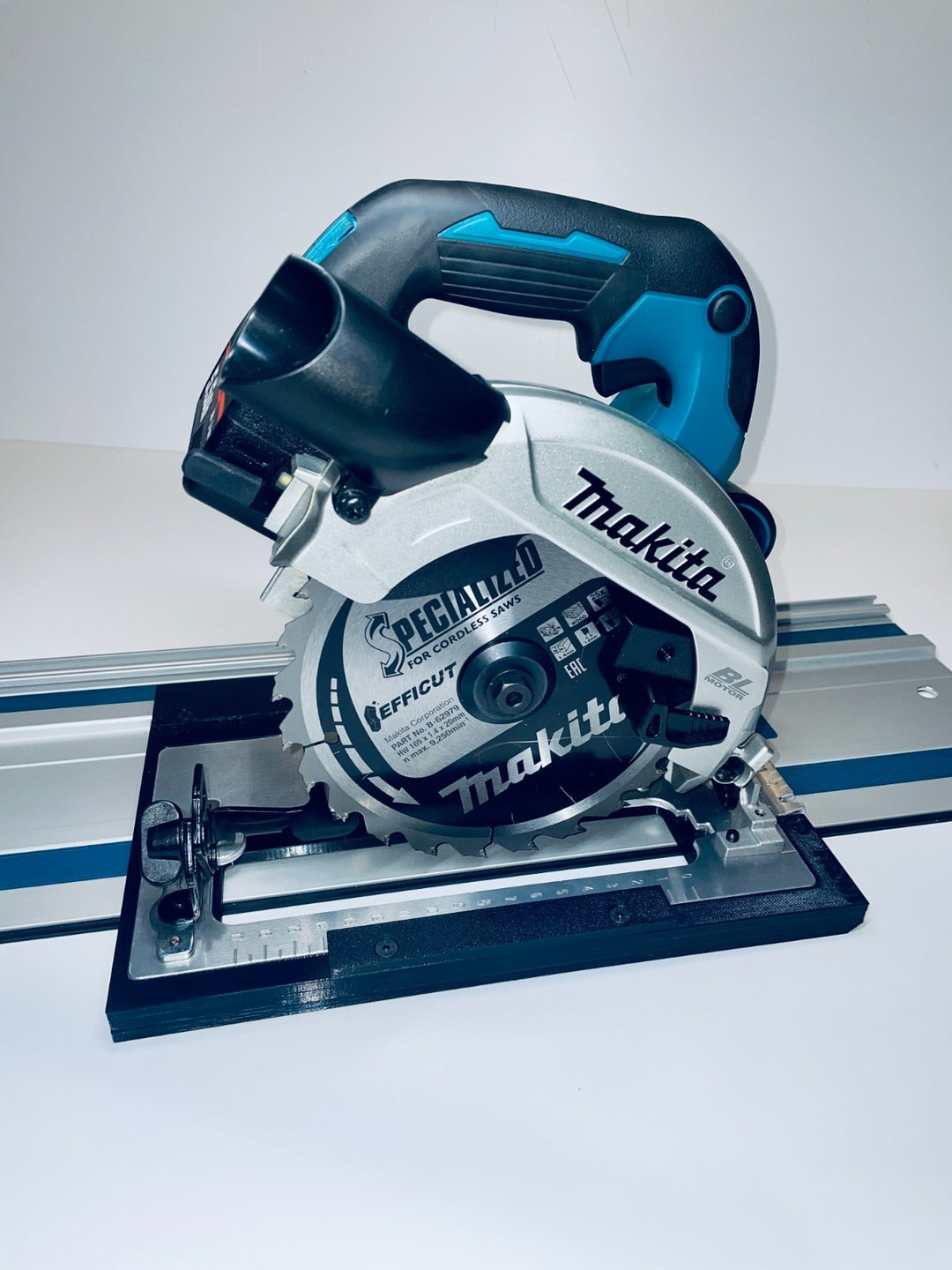 Makita DHS660 Guide Rail Adapter for Makita Guide Rail Track-Straight Cut Version 48mm Cutting Depth