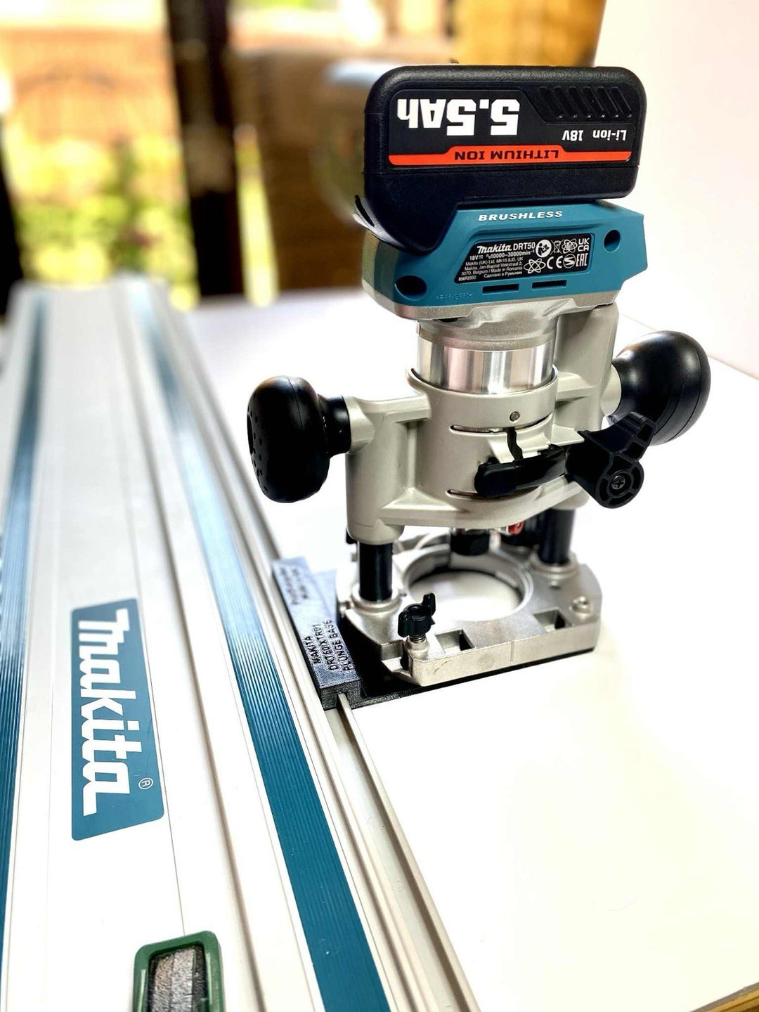Makita Plunge Base Adapter  for DRT50 / RT0700 / RT0701 /   Routers Makita Rail