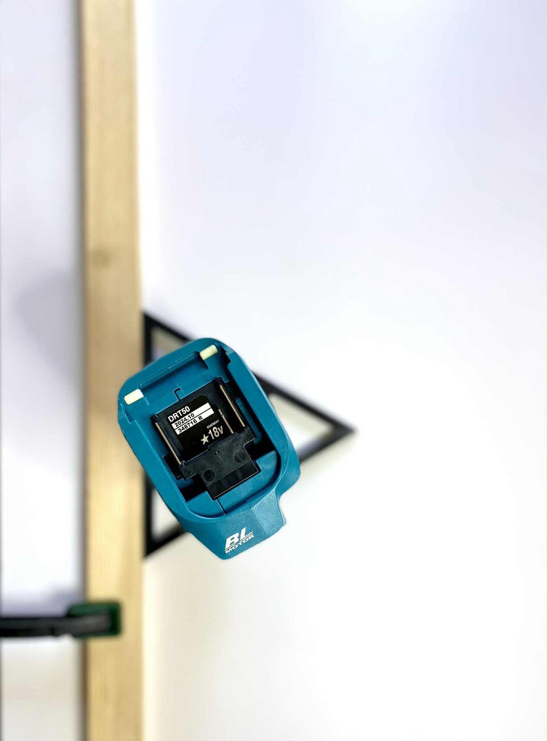 Triangle Edge Guide for Makita DRT50 Router – Fits RT0700 / RT0702/XTR01