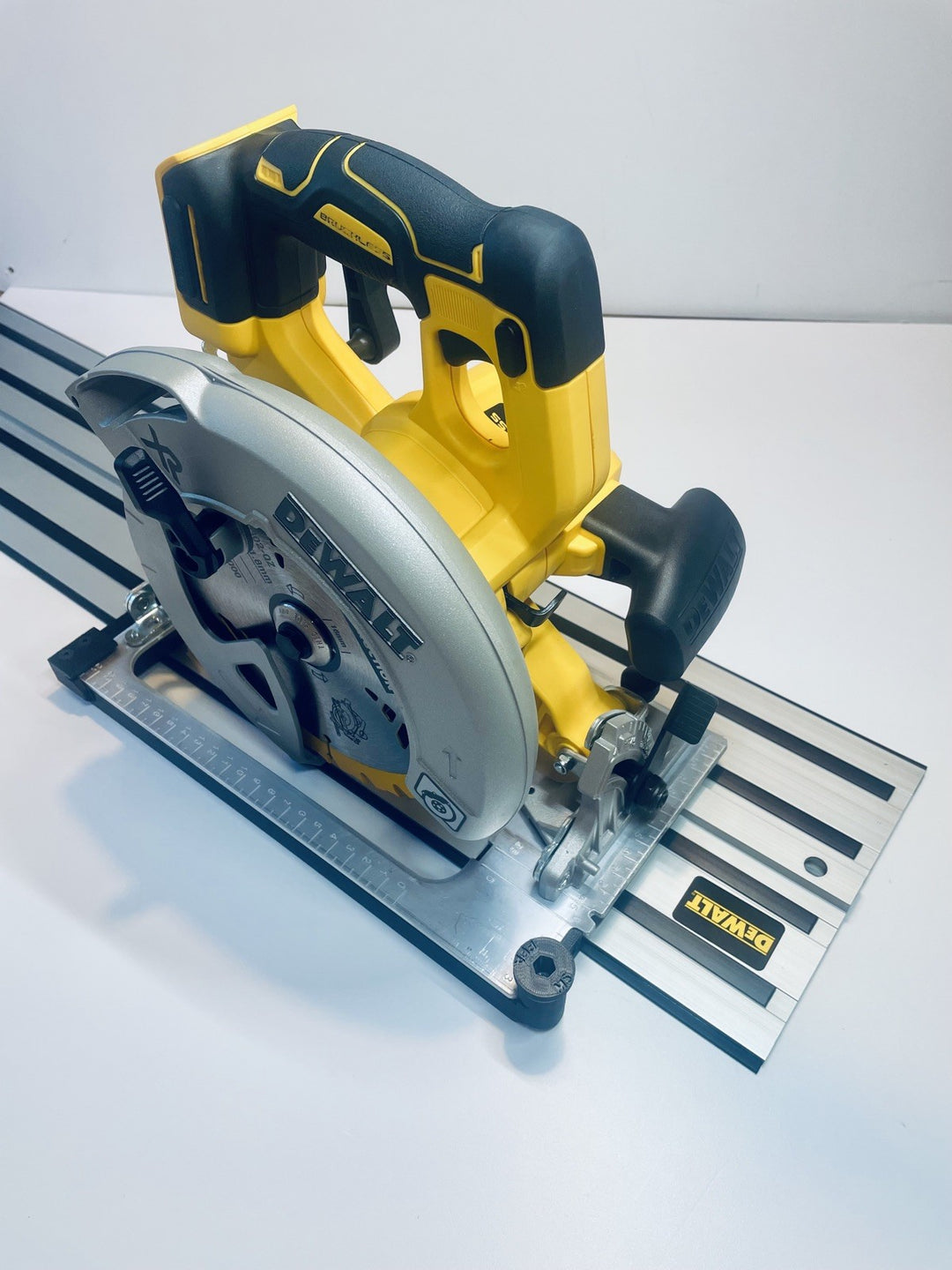 DeWalt DCS570 DWE575 DCS575 DCS578 DCS573 Guide rail Adapter Base for Dewalt Rail Track 45° Angle Cutting Version