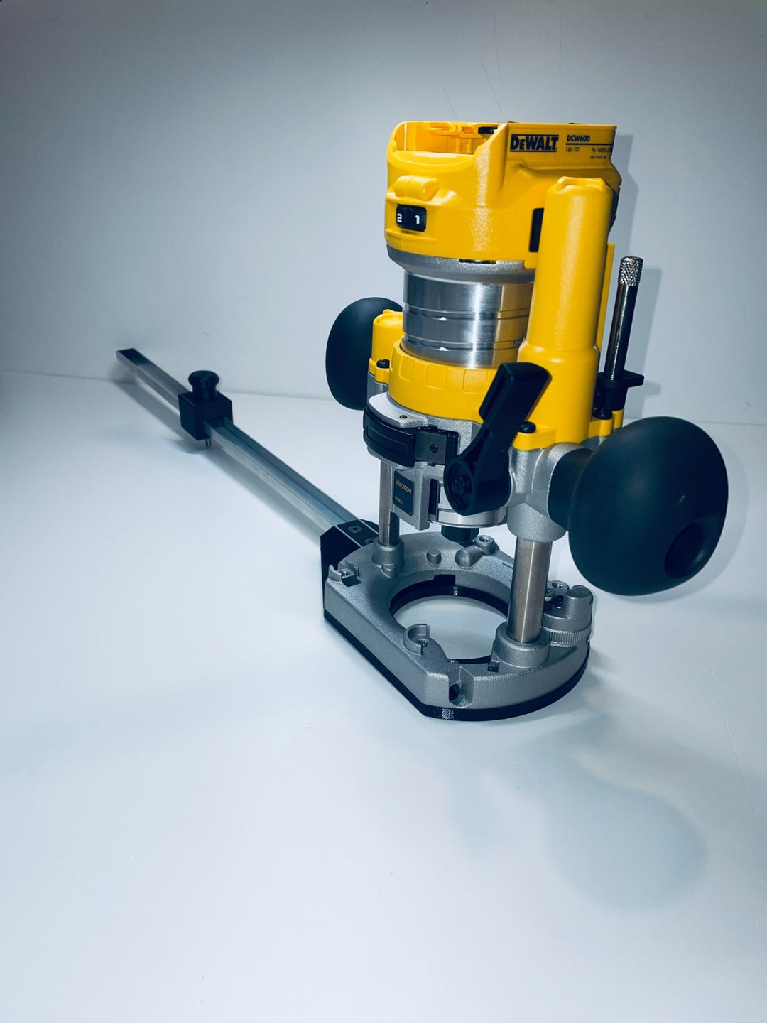 DeWalt DCW600 Circle Cutting Jig Plunge Base — 150 mm to 500 mm Radius Route