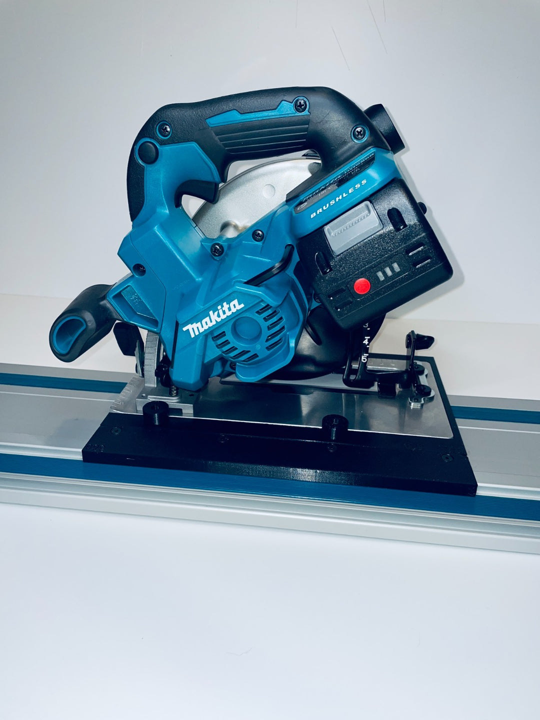 Makita DHS660 Guide Rail Adapter for Makita Guide Rail Track-Straight Cut Version 48mm Cutting Depth
