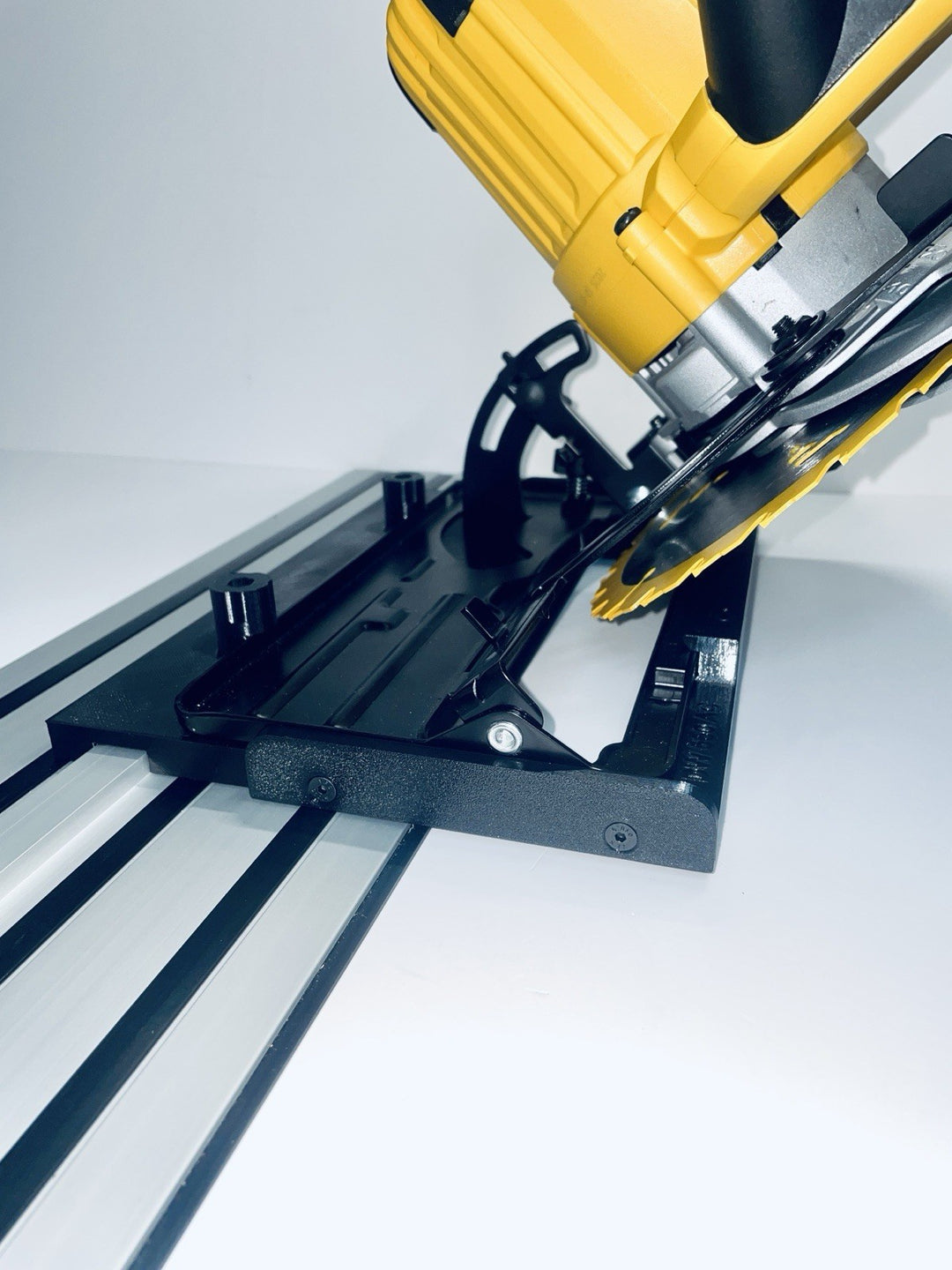 DeWalt DWE560 DWE560K Guide Rail Adapter Base for DeWalt Track System 45° Angle Cutting Version