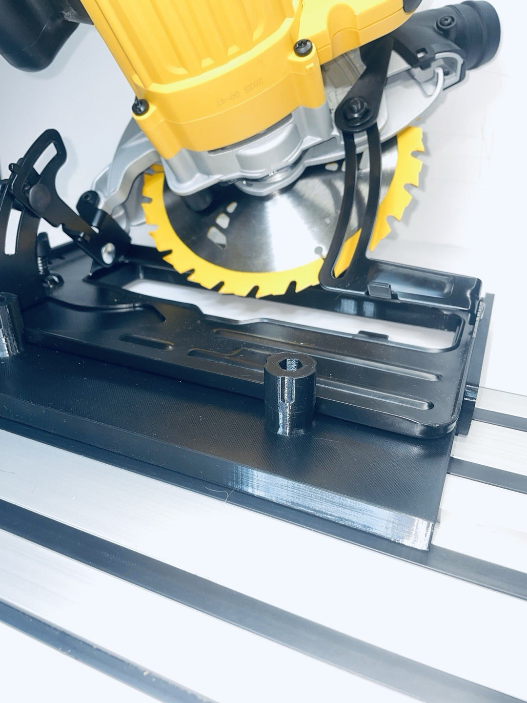 DeWalt DWE560 DWE560K Guide Rail Adapter Base for DeWalt Track System 45° Angle Cutting Version