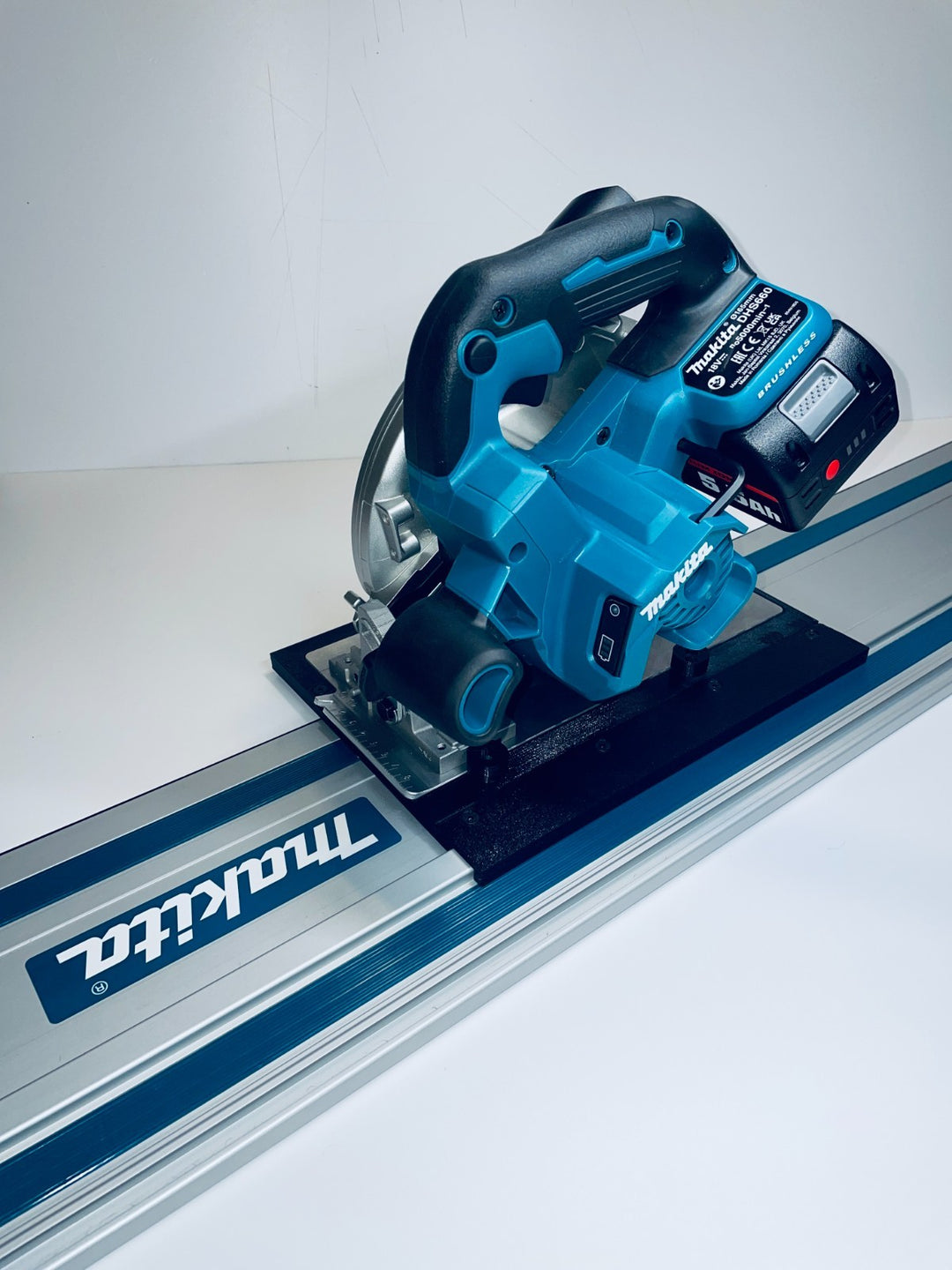 Makita DHS660 Guide Rail Adapter for Makita Guide Rail Track-Straight Cut Version 48mm Cutting Depth