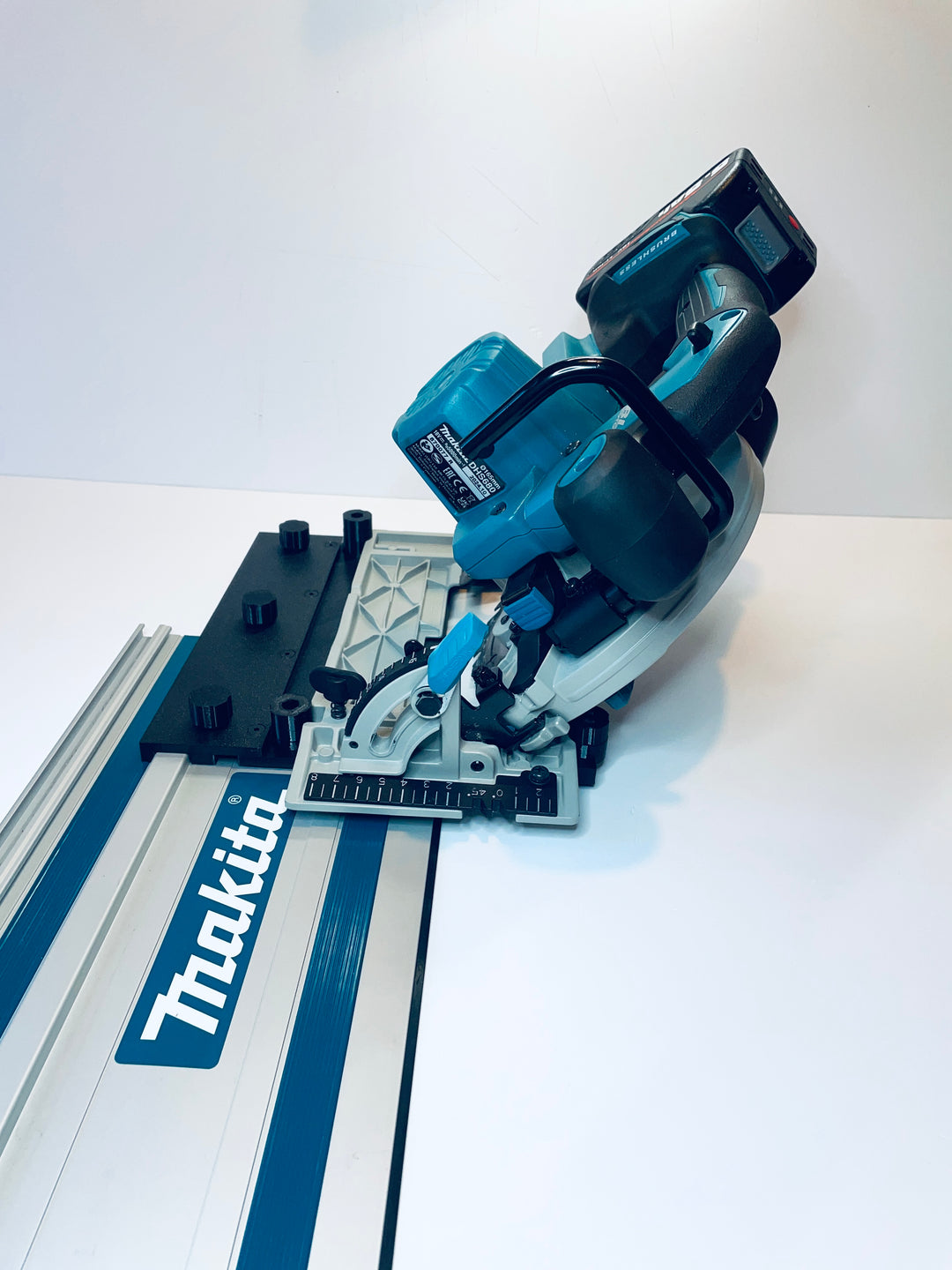 Makita DHS680 DHS680Z Circular Saw Guide Rail Adapter for Makita Guide Rail Track 45° Cutting Version