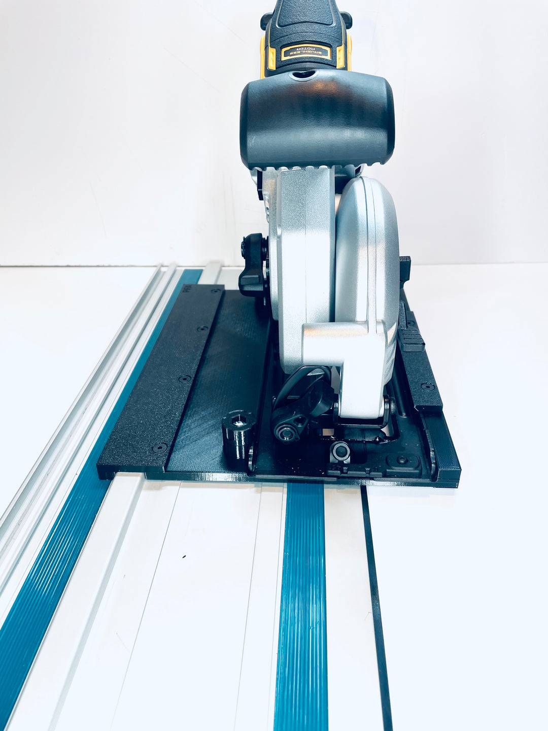 Dewalt DCS571 Guide Rail Adapter Base for Makita Guide Rail Track