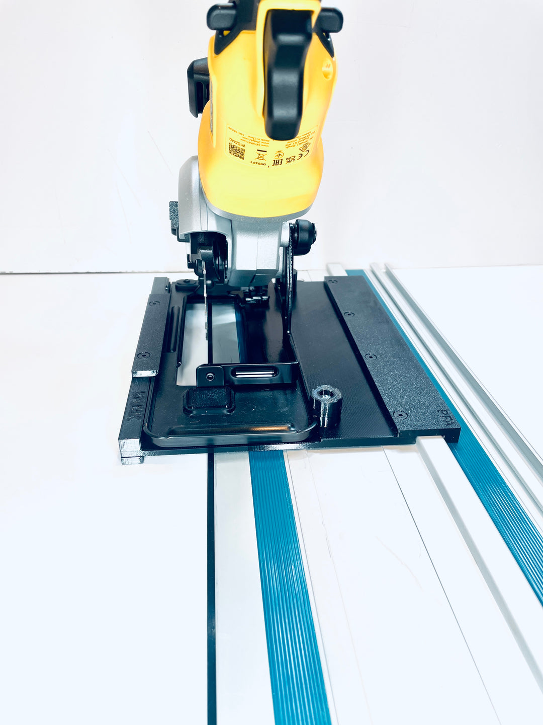 Dewalt DCS571 Guide Rail Adapter Base for Makita Guide Rail Track
