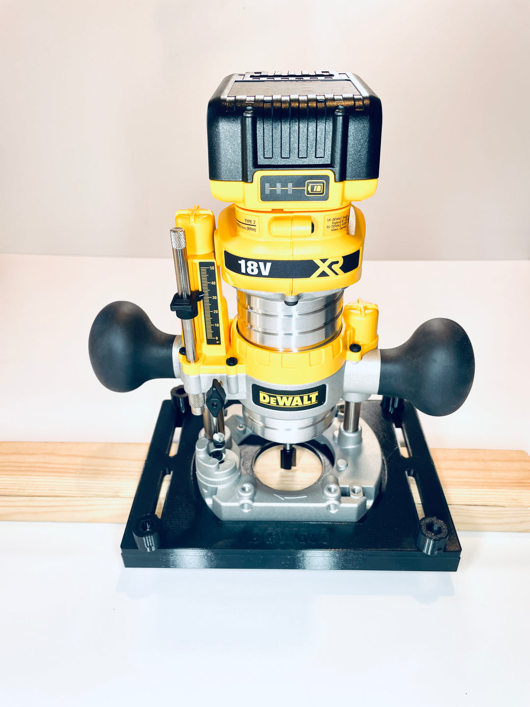 DeWalt DCW600 Plunge Edge Guide Adjustable Parallel Adapter Jig for Trim Routing