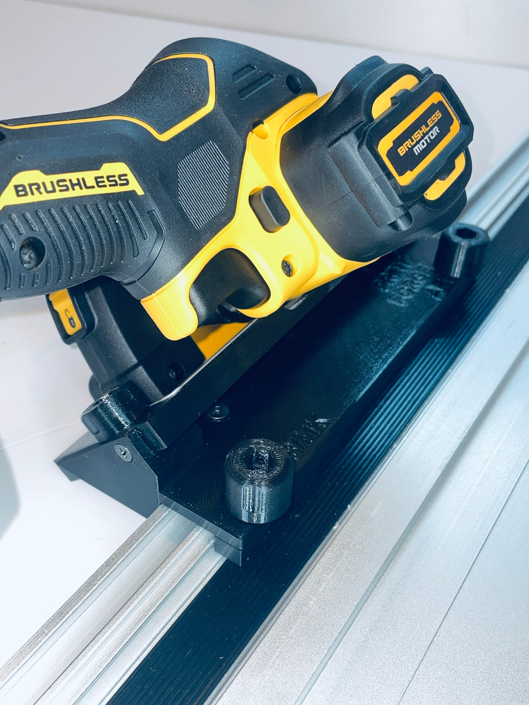 DeWalt DCS438 Reverse-Side 45° Angle Tile Adapter Base | Compatible with Buyaparcel Guide Rails