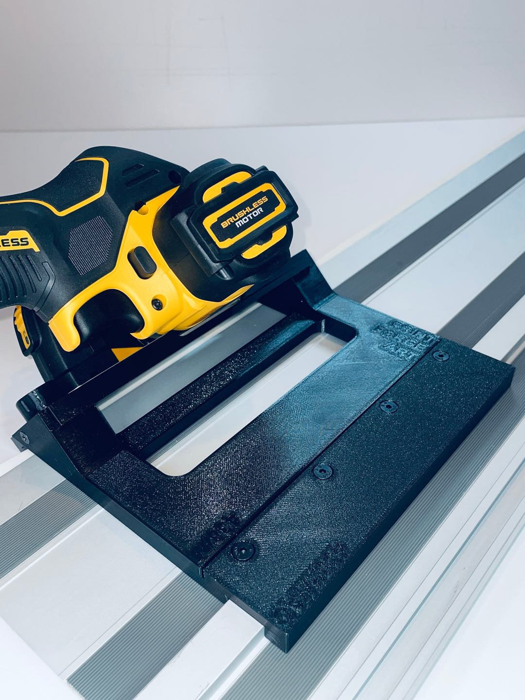 DeWalt DCS438 45° Angle Tile Adapter Base | Compatible with Evolution Guide Rails