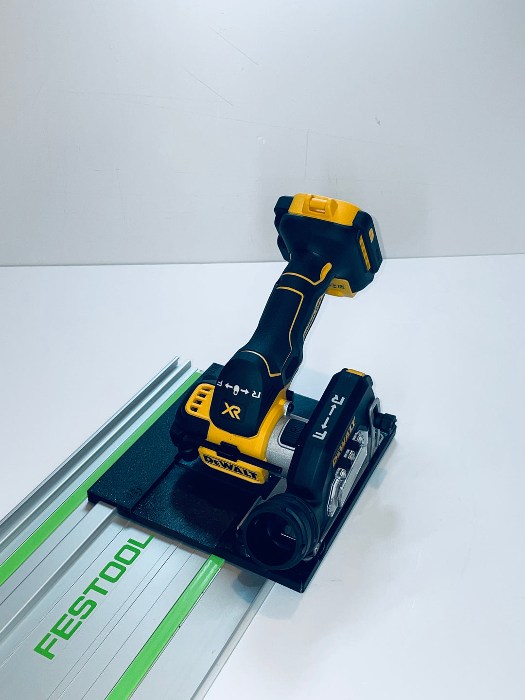 DeWalt DCS438 90° Straight Tile Adapter Base | Compatible with Festool Guide Rails