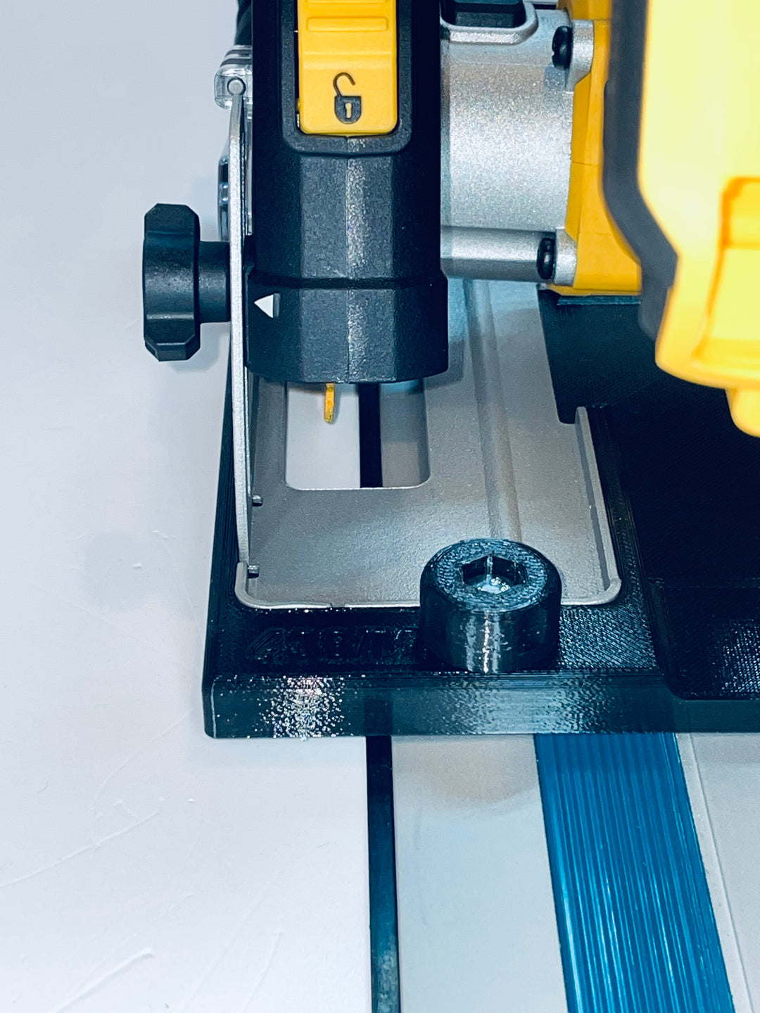 DeWalt DCS438 90° Straight Tile Adapter Base | Compatible with Makita Guide Rails