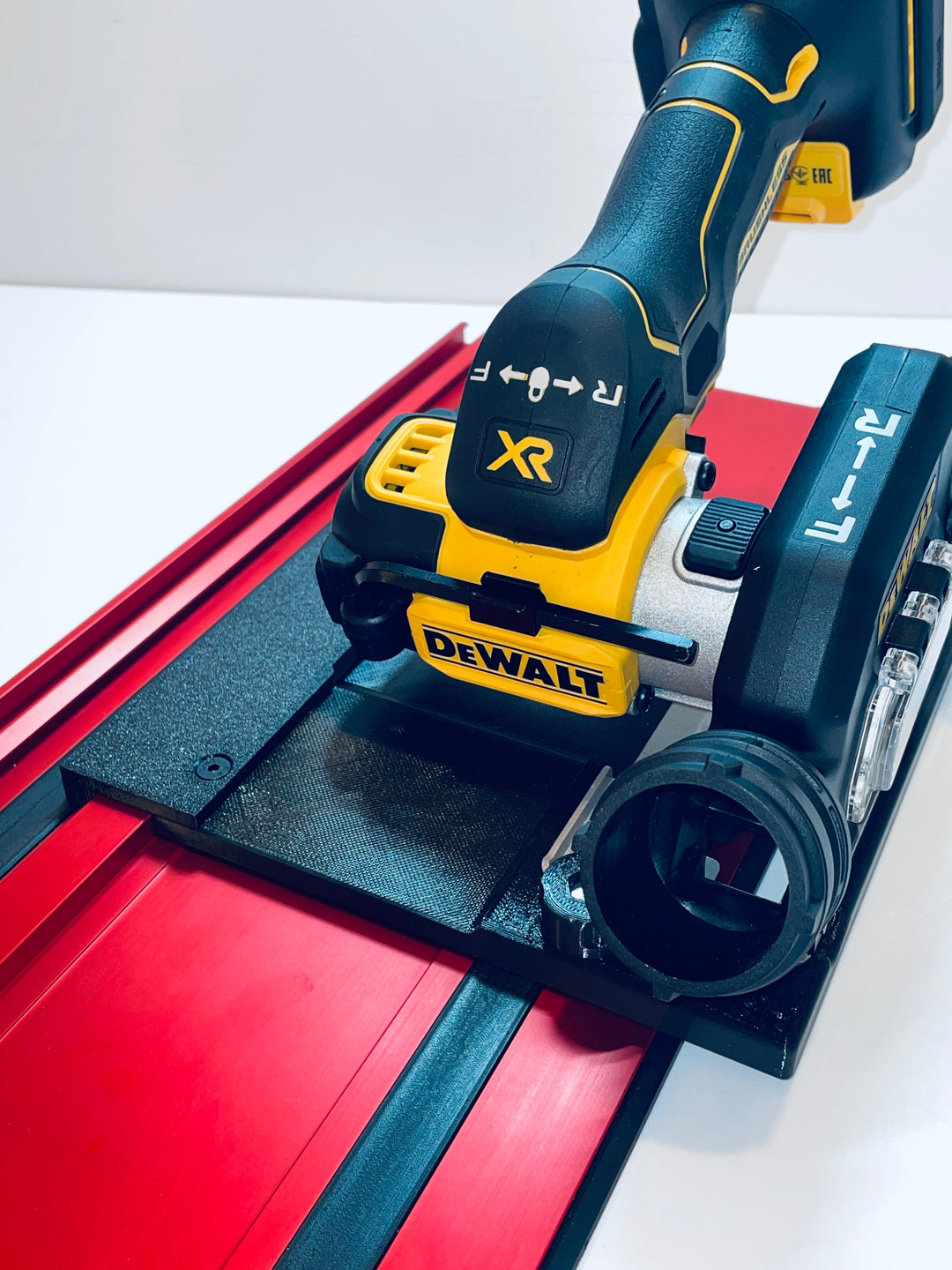 DeWalt DCS438 90° Straight Tile Adapter Base | Compatible with Milwaukee Guide Rails