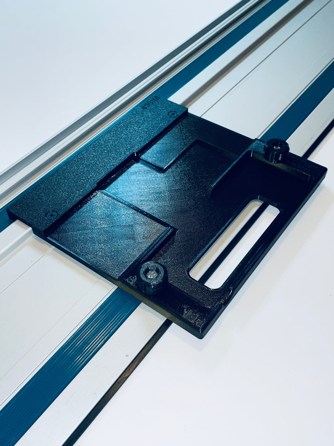 DeWalt DCS438 90° Straight Tile Adapter Base | Compatible with Makita Guide Rails