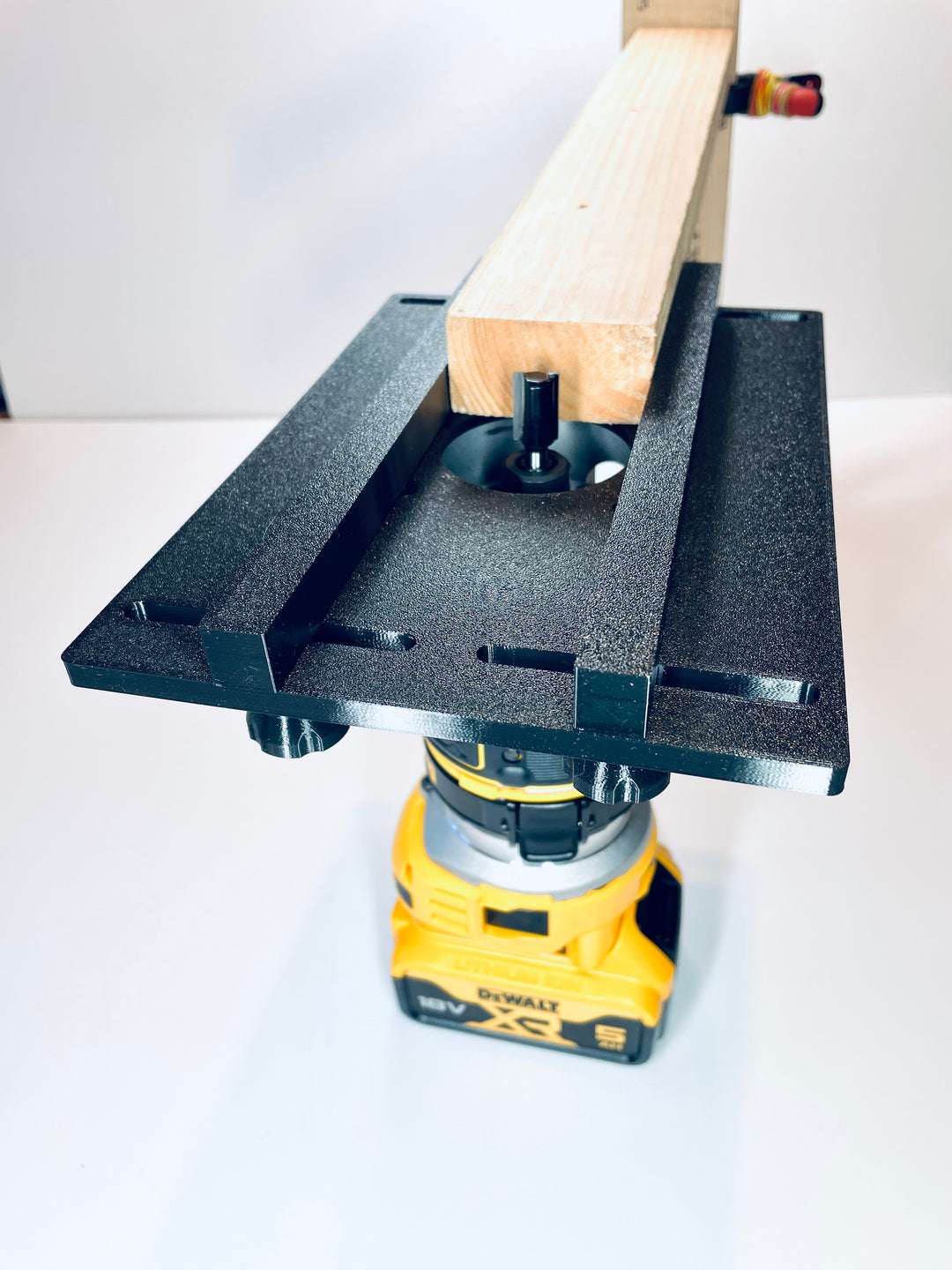DeWalt DCW600 Router Edge Guide Adjustable Parallel Adapter Jig for Trim Routing